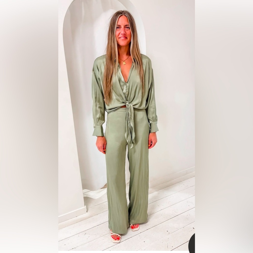 Lucy Paris Sage Satin Wide-Leg Pants & Tie-Front Blouse Set - EUR 38